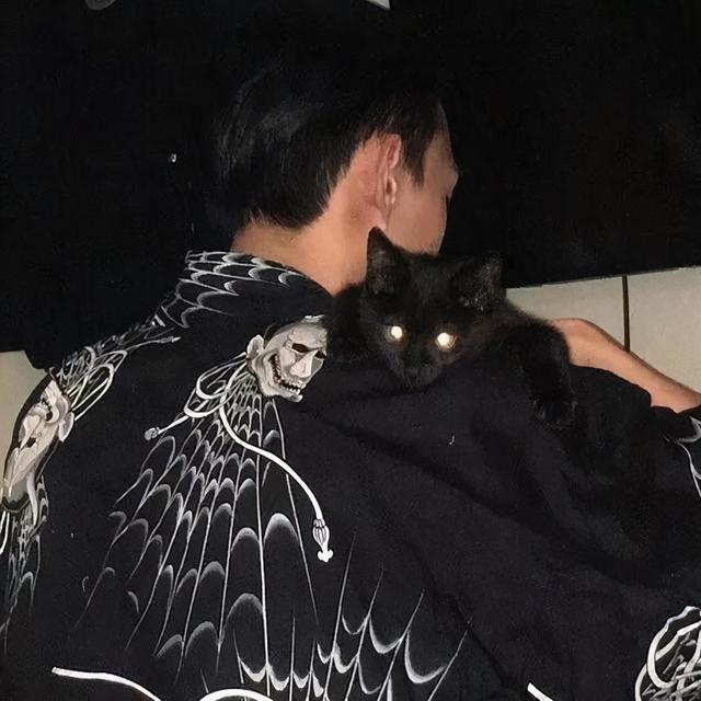 雨总太帅了吧，微信头像，雨总太帅了吧（因为它带来天空的味道）