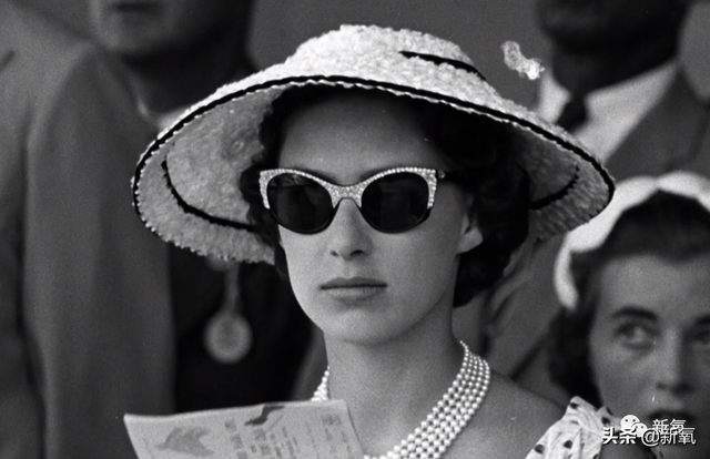 迪士尼在逃公主是什么意思，什么叫迪士尼在逃公主（被娱乐圈女明星玩了一年的在逃公主梗）