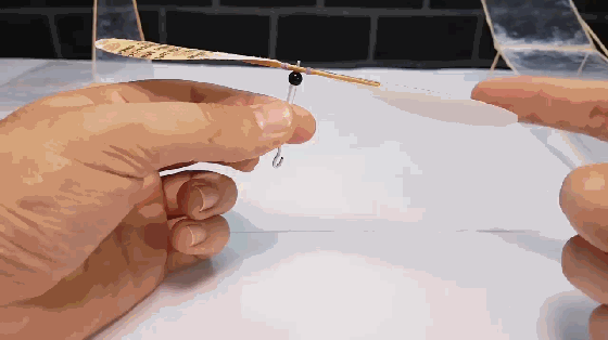 简易飞机模型制作，100个简单的科技小制作_100个简单的科技小制作视频_100个简单的科技小制作不倒翁（用竹蜻蜓原理做一个简易飞机）