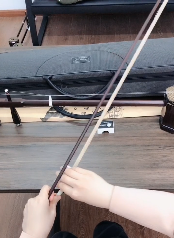 二胡调音器怎么用，二胡音准调音器怎么使用（新二胡到手之后的准备工作）