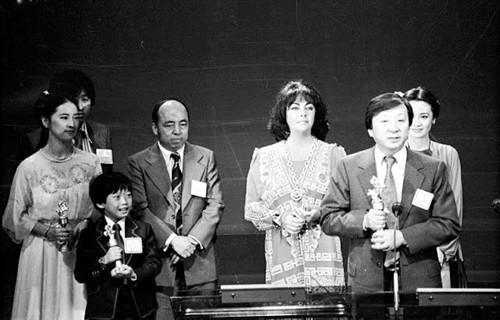 彩云在飞跃，彩云在飞跃电影简介（29岁急流勇退做“龙嫂”）