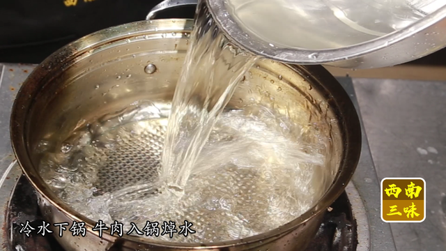 土豆焖牛肉的简单做法，小土豆焖牛肉做法（软嫩入味、色香味俱全）