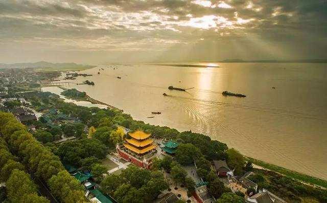 波澜不惊的惊是什么意思，波澜不惊的惊的意思是（《岳阳楼记》原文、翻译及赏析）