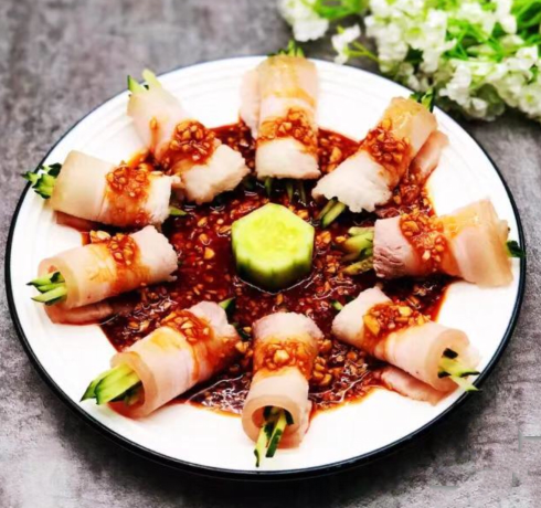 圖片[1]-【蒜泥白肉】做法步驟圖 看著喜慶 親戚朋友見了都夸好-起舞食譜網