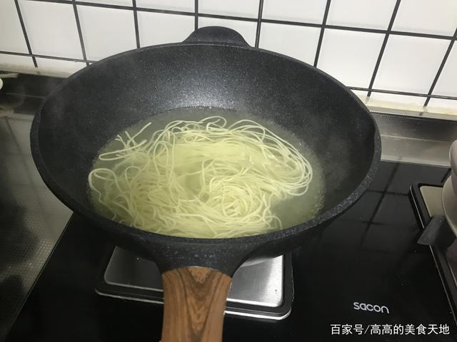 碱水面怎么做好吃，让人吃着上瘾的地道碱水面