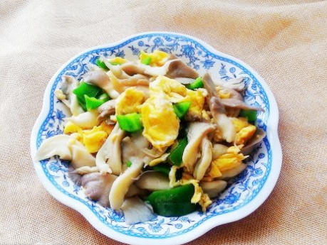 炒平菇用焯水吗，平菇不焯水直接炒了吃有毒吗（平菇鲜香又软嫩）