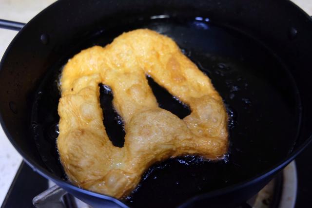 炸油饼面怎么和，炸油饼怎么和面（20年老店的炸油饼配方）