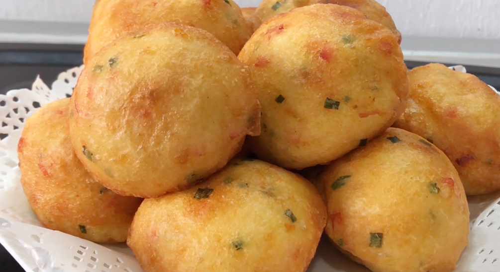 图片[1]-【鸡蛋泡泡】做法步骤图 手不沾面不擀面 外酥里软家人爱吃-起舞食谱网