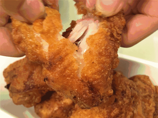 你知道肯德基炸鸡腿怎么做吗，肯德基员工教你一招