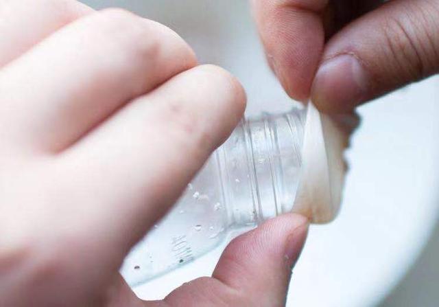 请问自制香肠如何配料或配方谢谢，自制香肠怎么配料（灌香肠配方，超详细的调料比例）