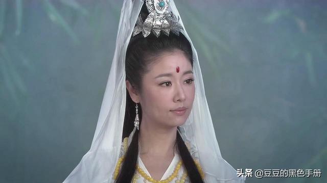 刘涛赞林心如版观音很虔诚，19版观音对比：有的像过家家