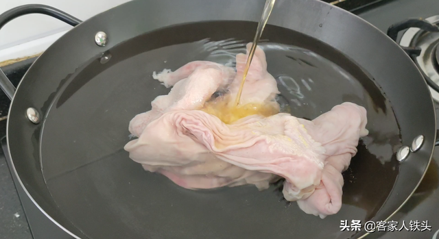 猪肚最简单的煲汤，汤色奶白营养味美