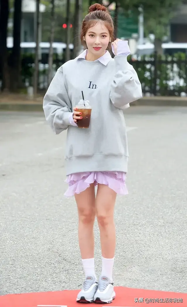 麻豆网官网萧萧麻豆网，2020春季最时尚穿搭“平底+裙”