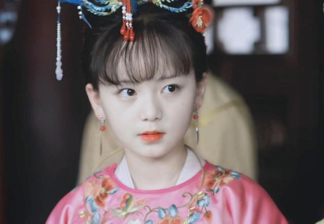 宝钗的扮演者是谁，宝钗的扮演者是谁啊（15岁脸颊发福神似李兰迪）