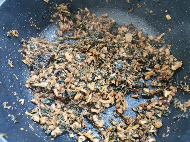 做梅干菜烤饼方法，烤梅干菜饼的做法（教你做又香又脆的梅干菜烧饼）