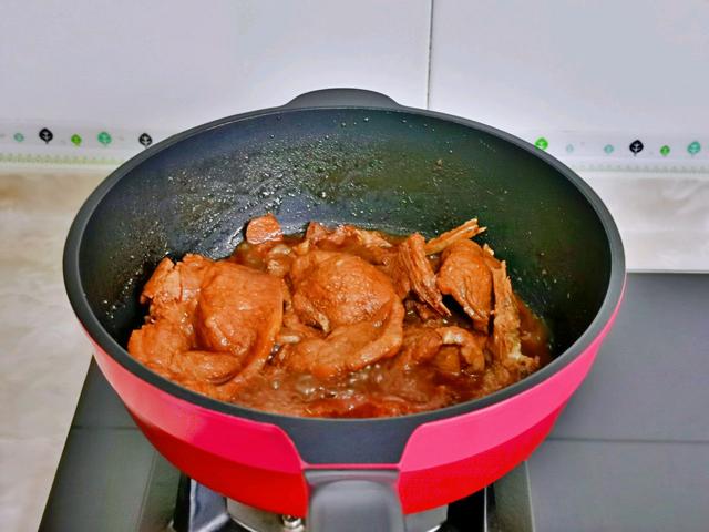 大排怎么做好吃，红烧大排骨怎么做好吃（在家做正宗的上海秘制大排）