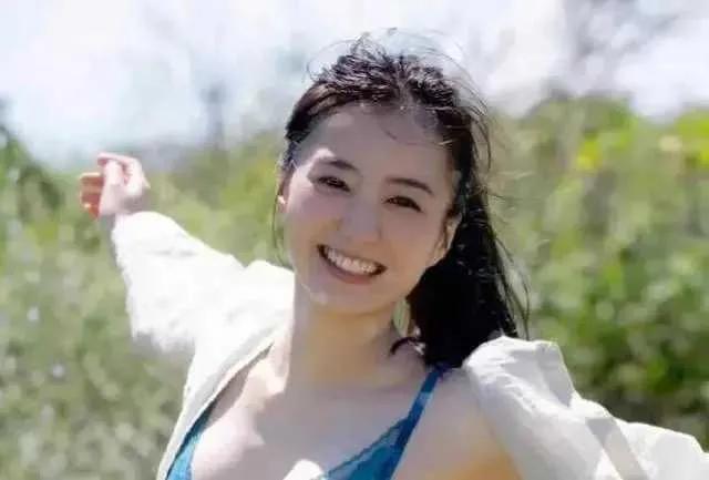 笑靥如花什么意思，笑靥如花怎么读（20位美女的笑脸就是答案）