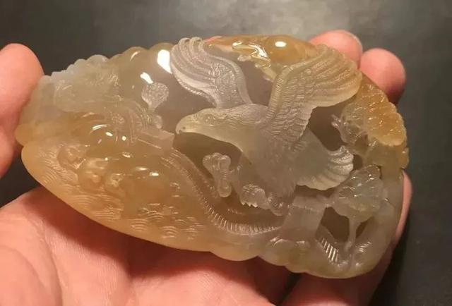 大马坎水石翡翠有什么特点，大马坎是不是好翡翠（经过雕琢过后其身价竟直直翻倍）