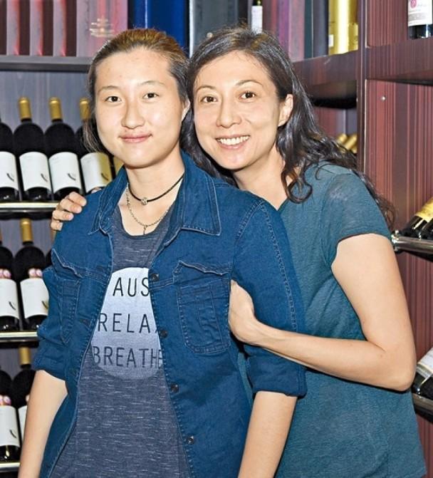 成龙儿子吸毒，成龙之子吸毒被抓+房祖名为何姓房不姓成（成龙儿子房祖名近况曝光）