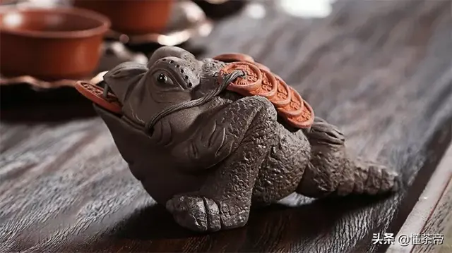 金蟾怎么摆放招财，嘴里含钱的金蟾怎么摆放招财（快看看怎么正确摆放吧）