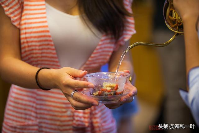 八宝茶的功效与作用,八宝茶有哪八种配料(冬能驱寒夏能解渴) 八宝茶的功效与作用,八宝茶有哪八种配料(冬能驱寒夏能解渴)