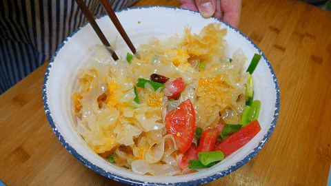 怎样做美味的凉拌银耳，银耳凉拌银耳怎么做（鲜香味美又有营养）