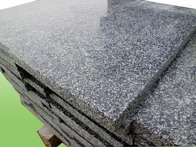 最常用于货架的材料有哪些，最常用于货架的材料有哪些种类（展示柜台货架常用的材料）