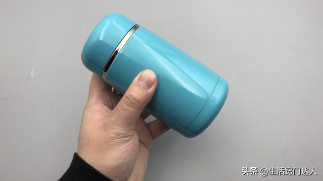 保温杯怎么清洗，新买的保温杯怎么清洗（保温杯脏了别只会水冲）