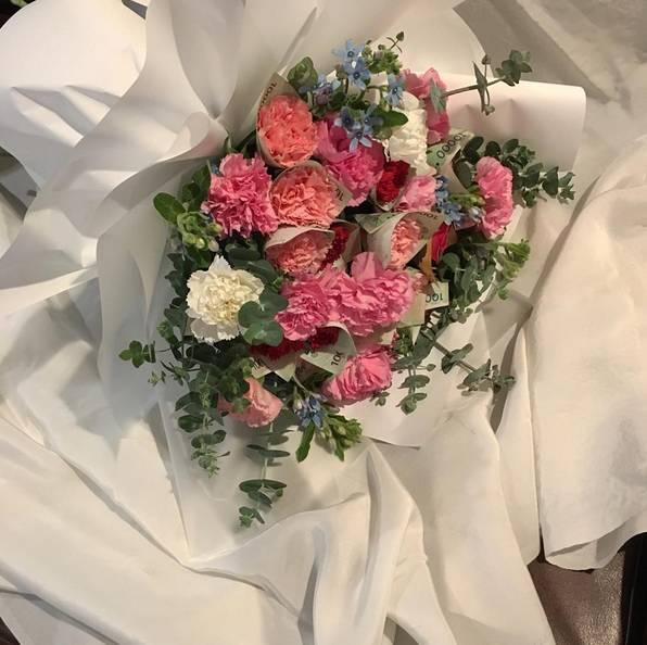 康乃馨的寓意是什么，鲜花康乃馨的寓意是什么（母亲节，为什么要送康乃馨）