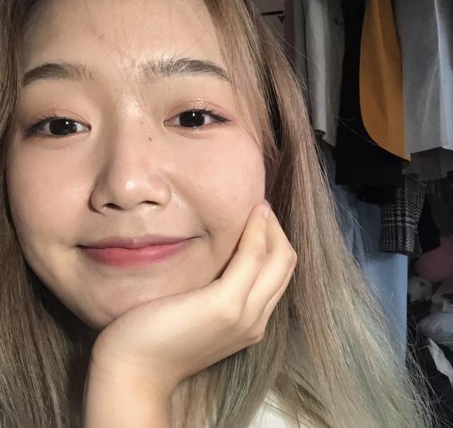 阿玛尼唇釉405，阿玛尼405适合多大年纪用（黄皮深唇“真实试色”）