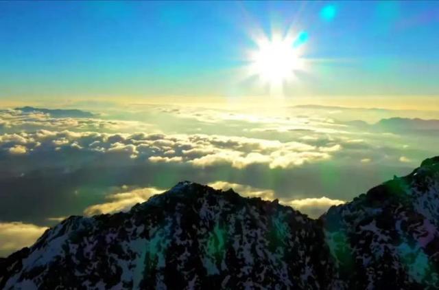 玉龙雪山在哪里，玉龙雪山的千年绝世风华——美景