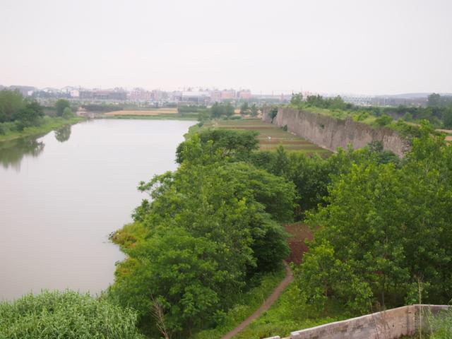 故宫是哪个朝代建的，朝代顺序排列（这里的紫禁城更大，为何没建成）