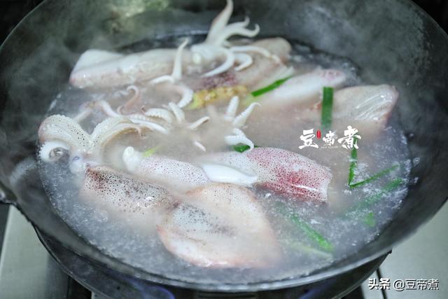 小鱿鱼(小鱿鱼筒),按照老渔民的做法果然好吃(小鱿鱼的样子)