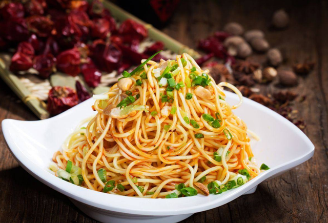 简单的面条做法，面条的做法简单（简单易操作的15种面条做法）