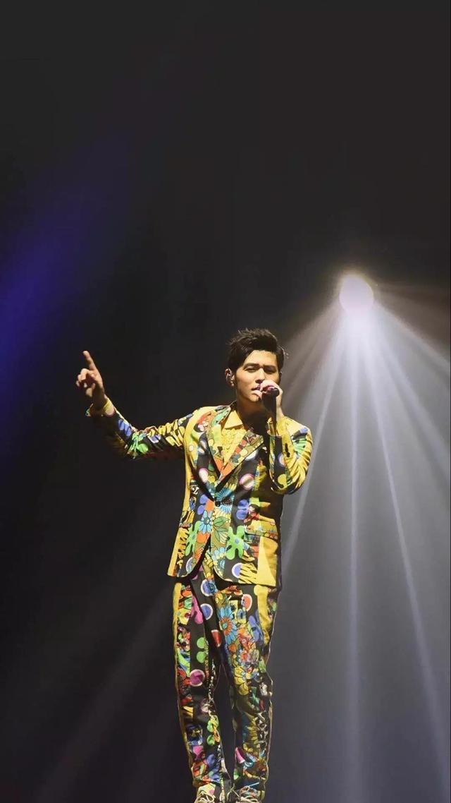 周杰伦高清图片，周杰伦照片（周杰伦高清壁纸：我不曾等雨停）