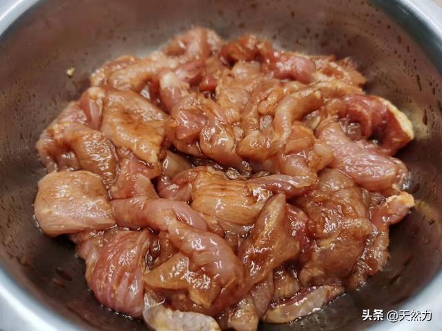 炒肉的做法，辣椒炒肉的做法（湘菜中和辣椒炒肉齐名的肉炒肉）