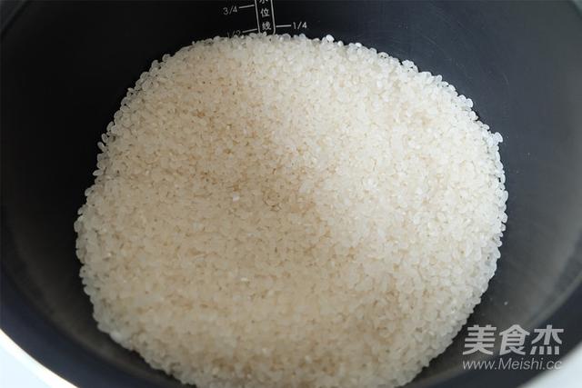 如何做焖南瓜，焖南瓜怎么做好吃又简单（我家米饭就这样焖）