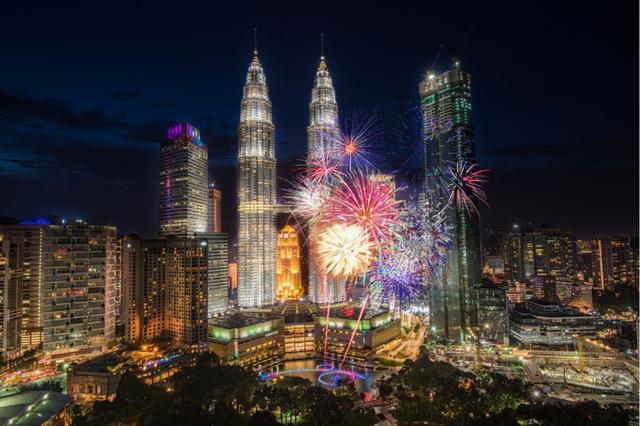 秀恩爱为什么叫撒狗粮，网络用语撒狗粮是什么意思（还有多少节日我们可以用来秀恩爱）