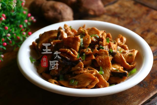 鸡肉香菇怎么做好吃，香菇炒鸡胸肉的详细做法