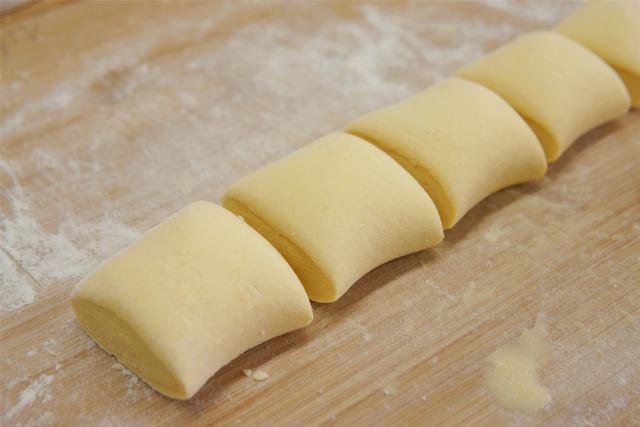 玉米碴子怎么做才好吃，怎样煮玉米碴子（松软香甜比馒头强多了）