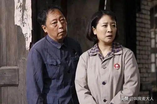 倪大红：因太丑无戏可演，娶了倪萍亲妹妹，婚后30年为何0绯闻