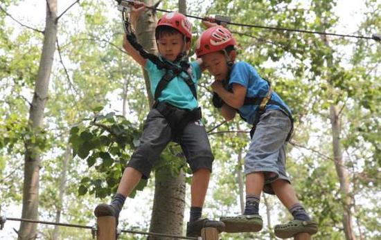 得了恐高症该怎么克服，怎样能克服恐高症（是心理问题还是生理反应）