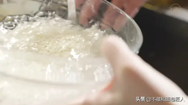 怎样自制手工米粉皮，家庭自制米粉皮的做法（宝石绿外皮原来这样做）