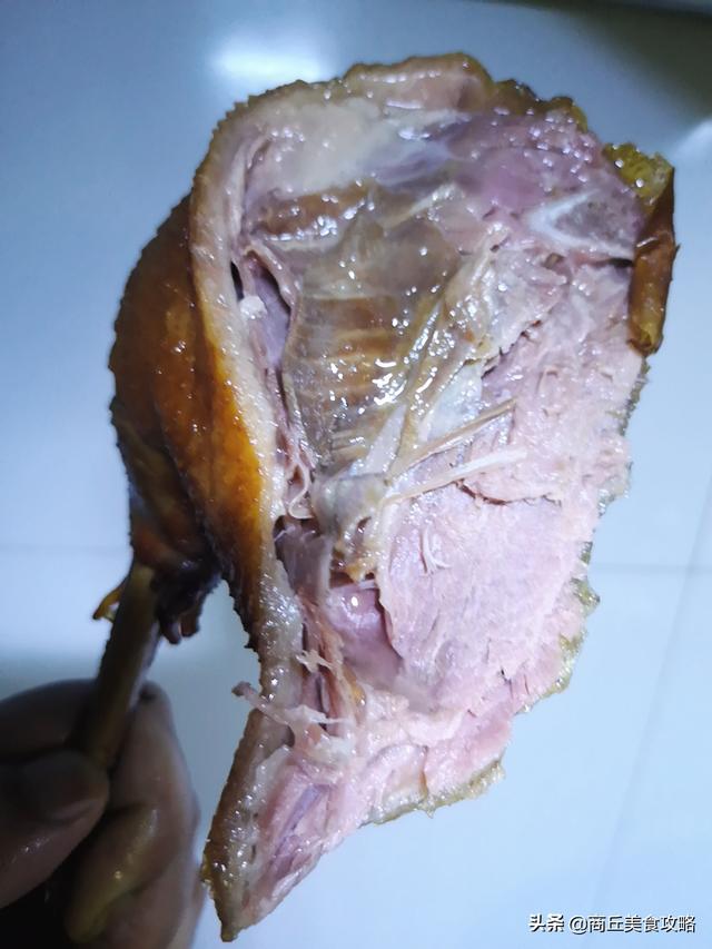 商丘特产可以送人的，商丘特产可以送人的食品（商丘特色美食刘胖三炕鹅,老板一天只卖200只）