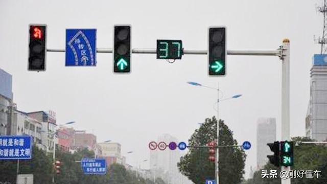 手动挡如何起步，手动挡起步步骤图解（老司机教你手动挡在半坡上怎样正确起步）