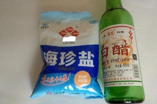 衣服上的西瓜汁怎么洗掉，衣服的西瓜汁如何洗得掉（西瓜汁弄到衣服上）