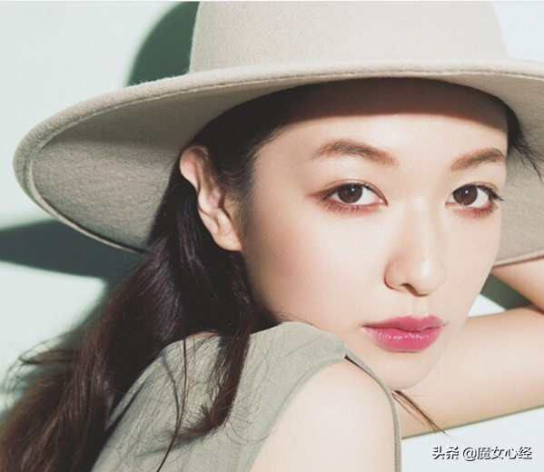 蜜粉刷和散粉刷的区别是什么，蜜粉刷主要用于什么（你真的会选择会使用定妆粉吗）