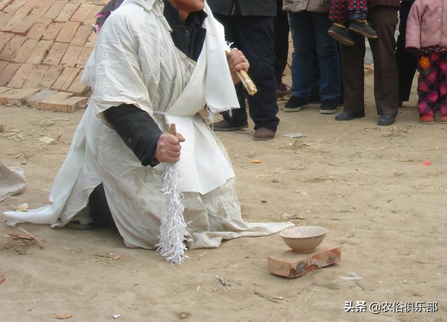 老人百日祭奠准备什么，老人百日祭奠怎样办（让逝者家属越难受越代表孝顺）