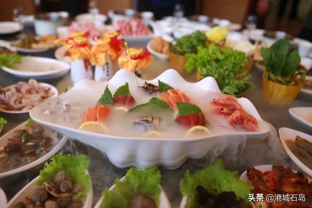 柒彩都市()，柒彩里美食城（徜徉在石岛初秋的那山那片海）