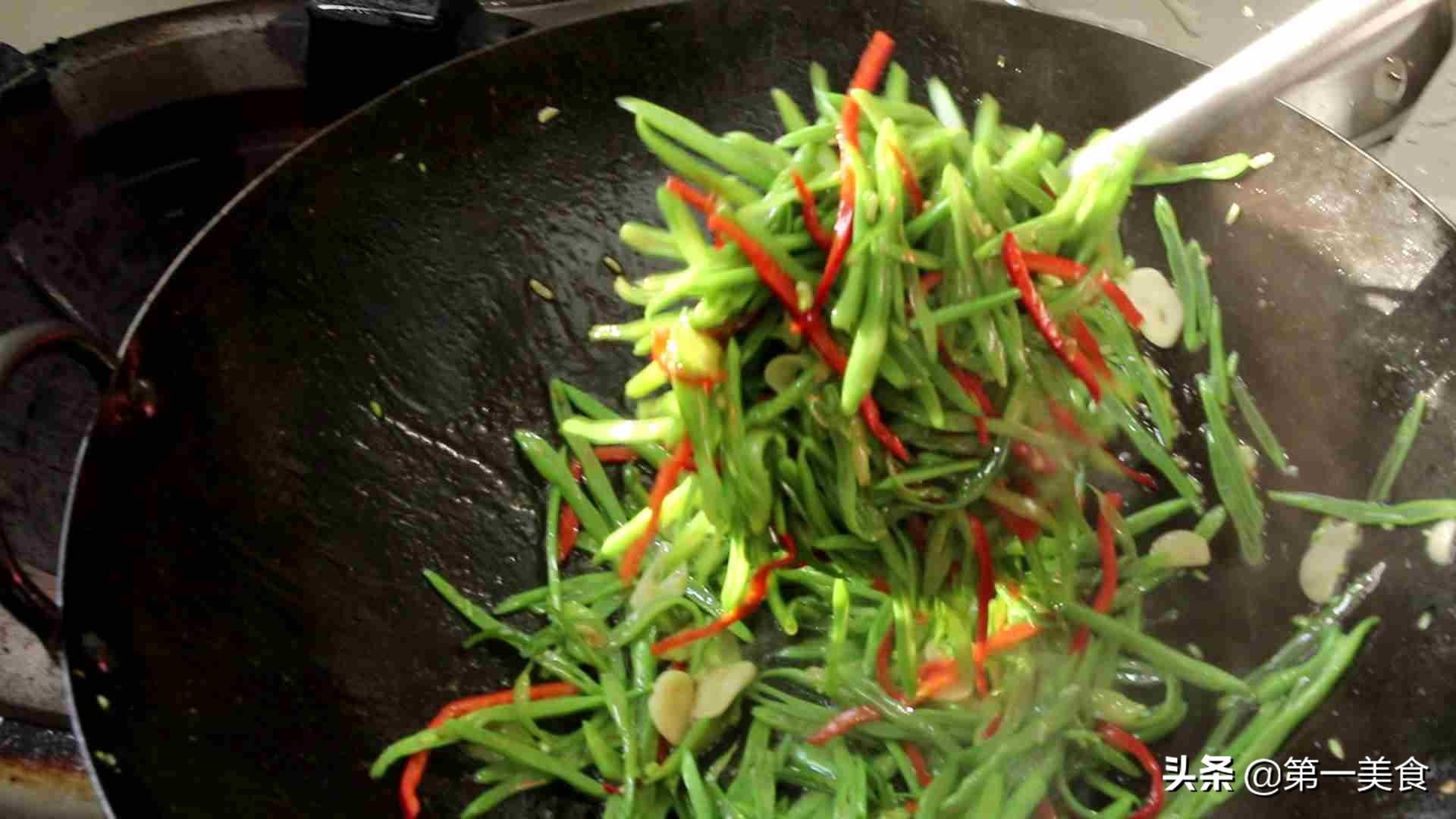 辣椒炒什么好吃，青椒炒什么好吃（厨师长教你一道小炒“青椒炒芸豆”）
